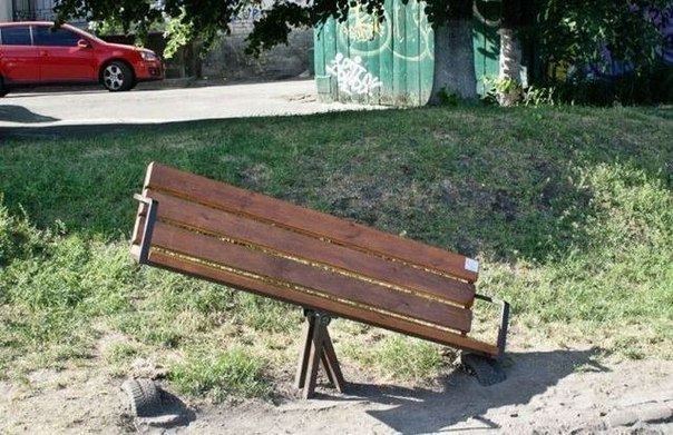 Чтобы бабушки не скучали.