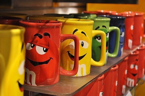 M&amp;M кружки.