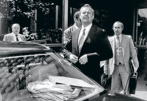 Мэр Санкт-Петербурга и его заместитель, Владимир Путин.