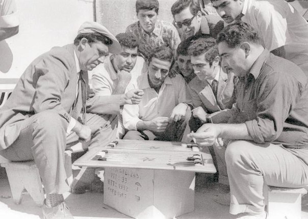 Юрий Никулин играет в нарды. Баку, 1968 год