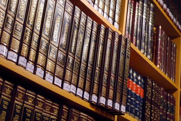 У богатых людей - большая библиотека. У бедных людей - большой телевизор.Дэн Кеннеди